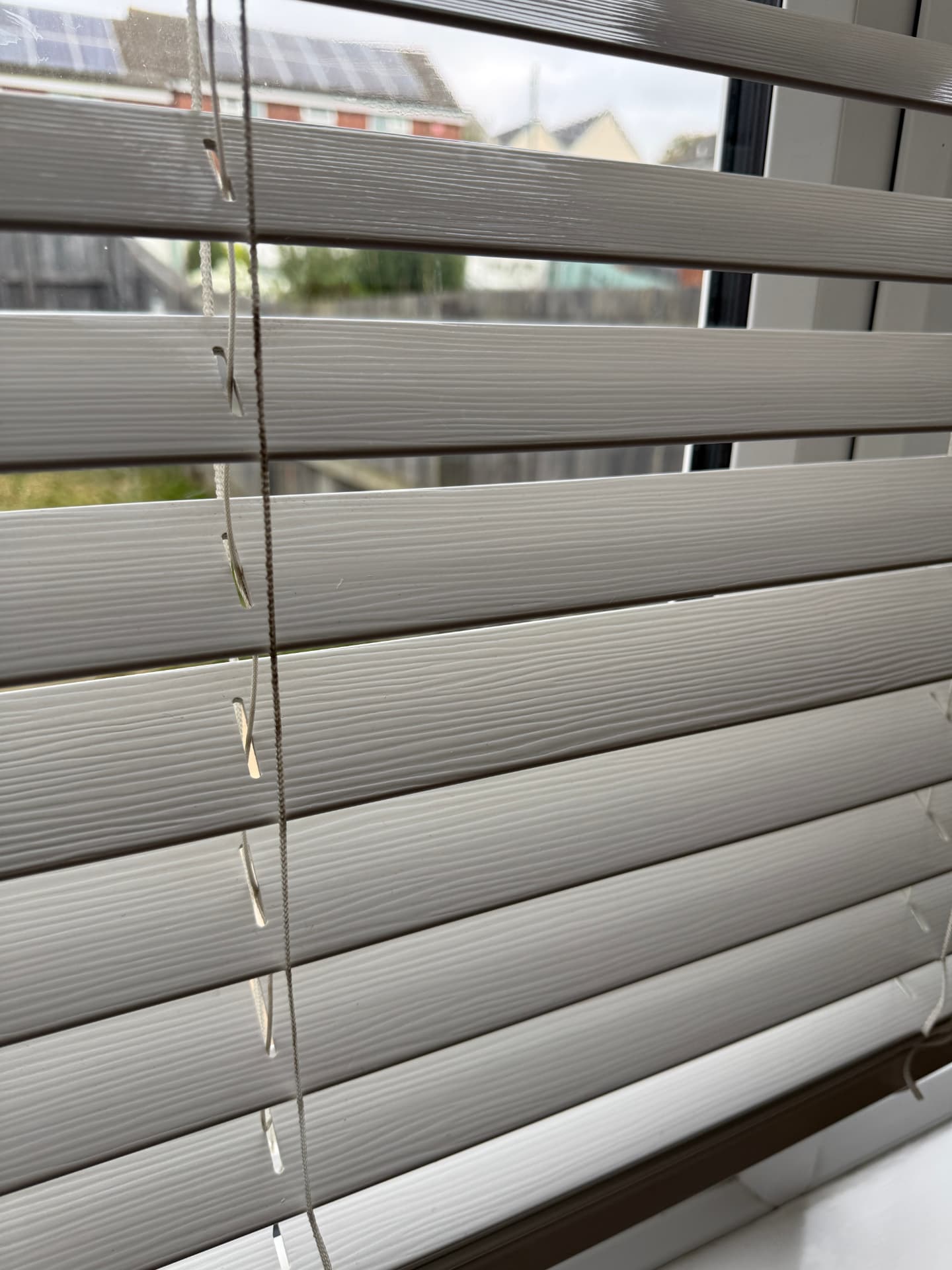 The same wooden blinds dust free and clean after cleaning